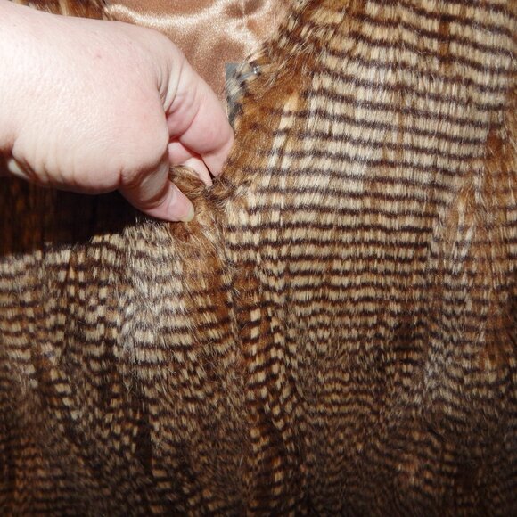 Geneology Fashion DNA Faux Fur Vest Size Large NEW - Picture 5 of 5